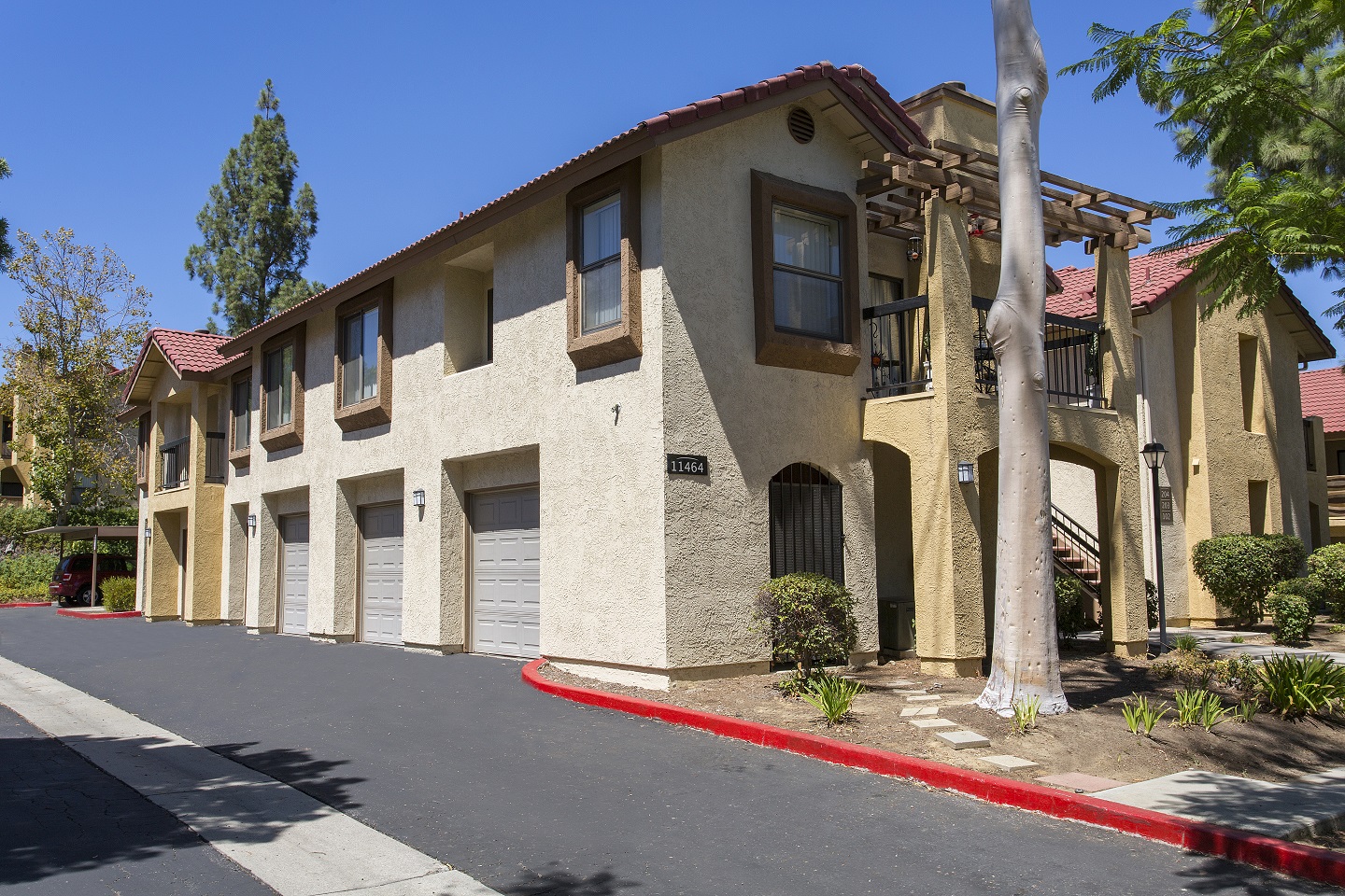 IMT Summerset Village PetFriendly Apartments In Chatsworth, CA