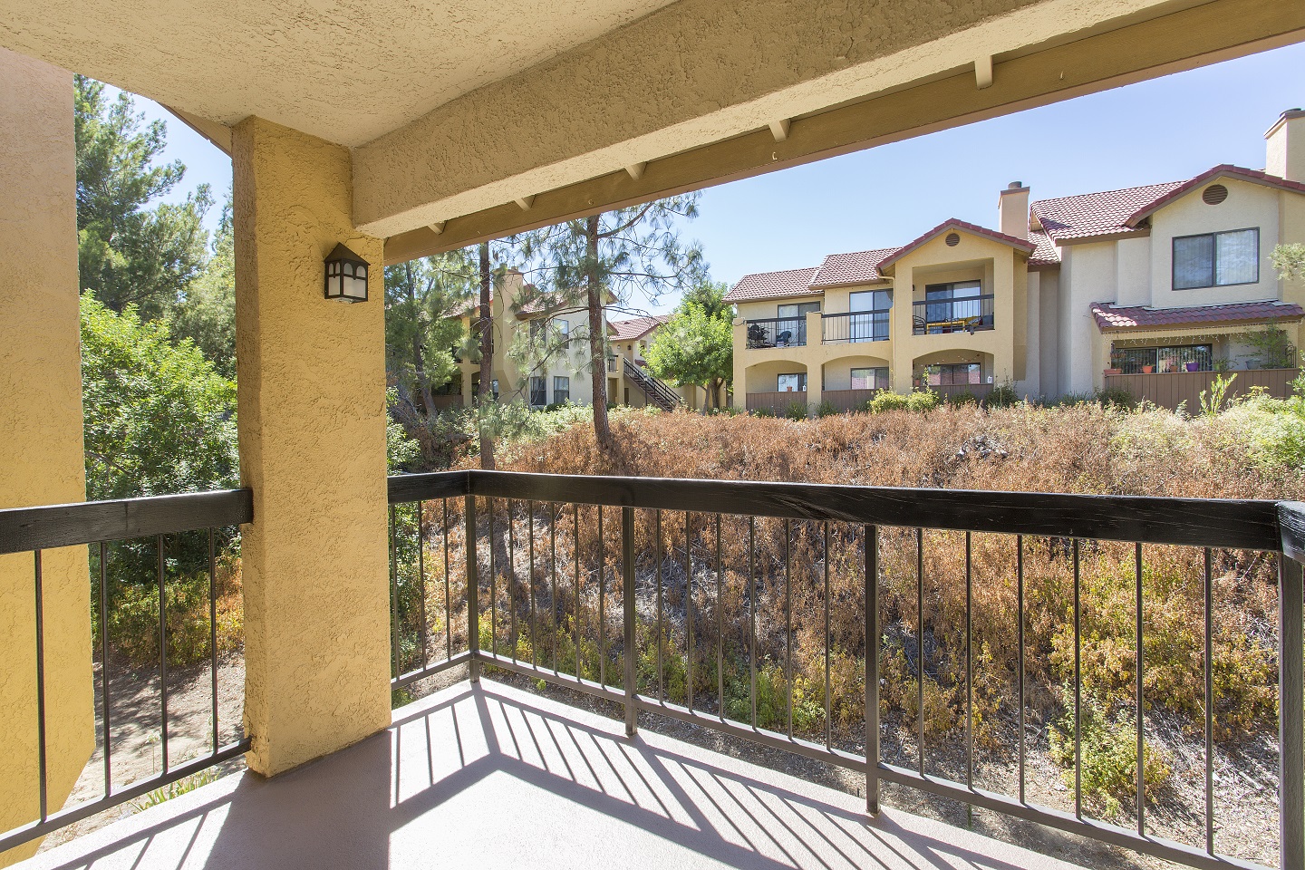 IMT Summerset Village PetFriendly Apartments In Chatsworth, CA